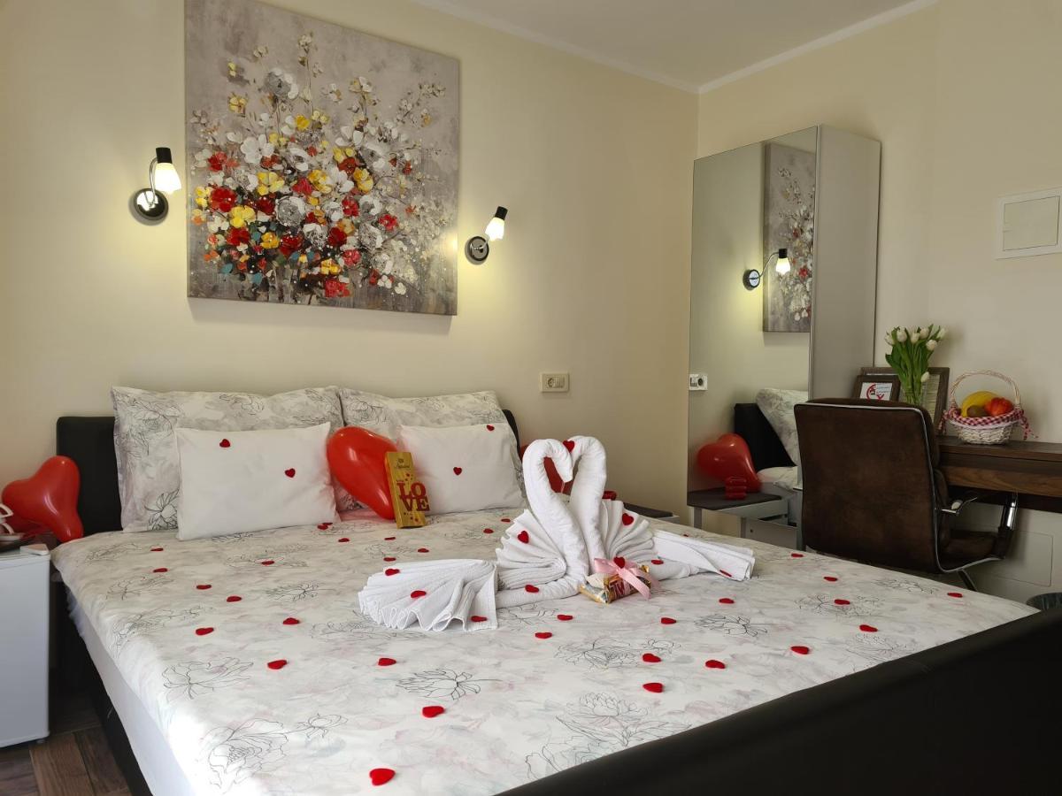 Slatki Snovi II Hotel คนิน ภายนอก รูปภาพ