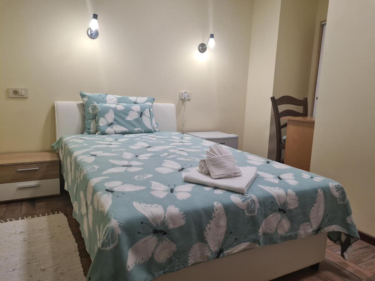 Slatki Snovi II Hotel คนิน ภายนอก รูปภาพ