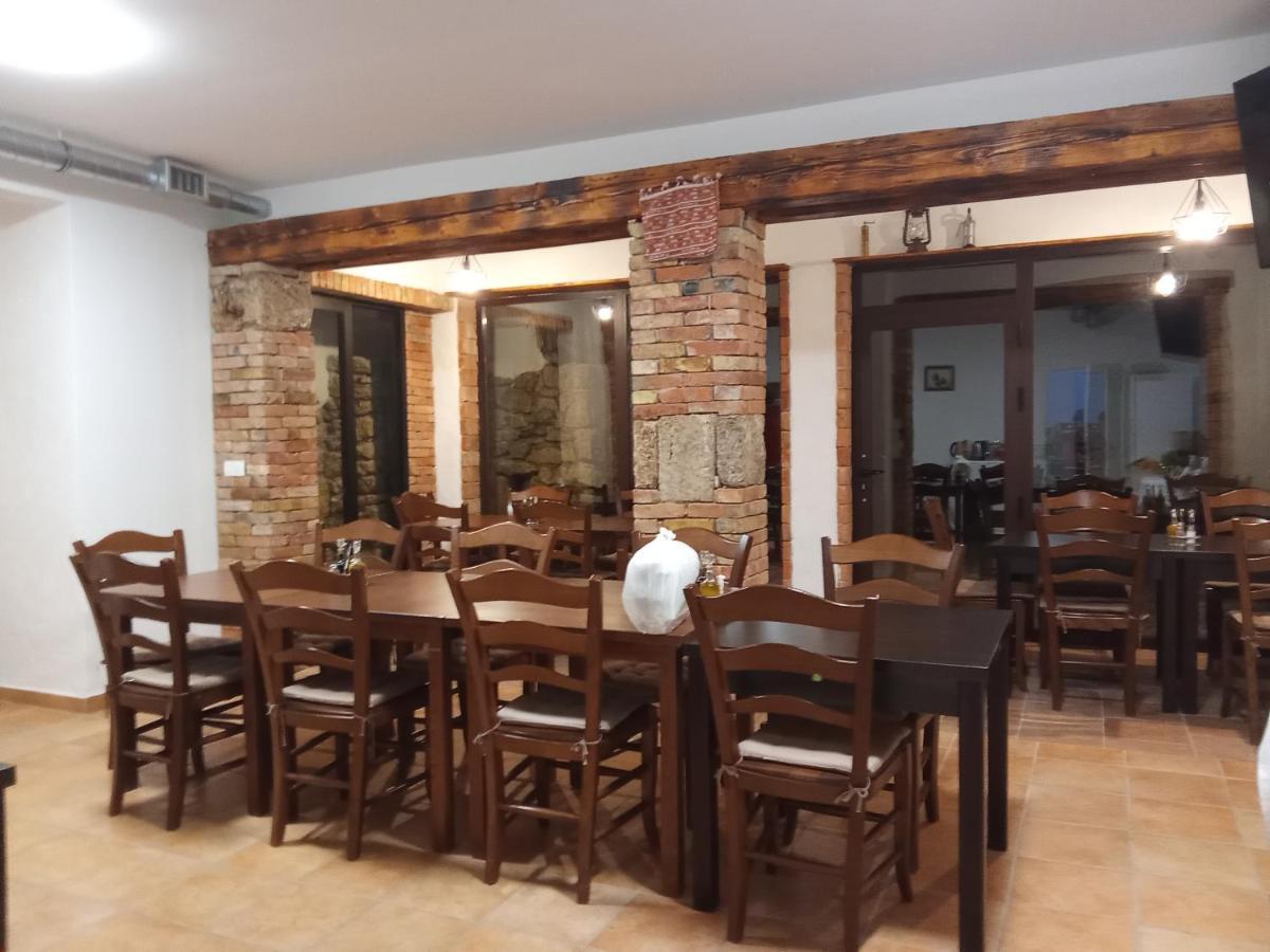 Slatki Snovi II Hotel คนิน ภายนอก รูปภาพ